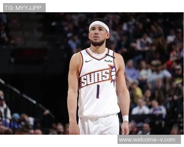 布克外线手感冰凉三分球失准却依然砍下27分助攻表现抢眼