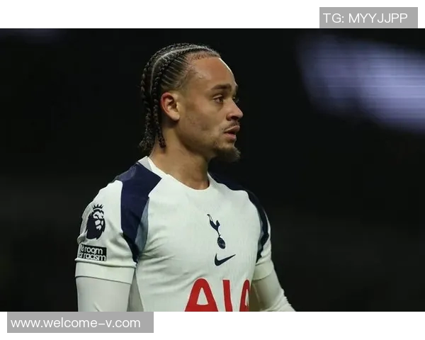 巴伊亚正式签下热刺前锋贝利斯转会费高达900万欧元